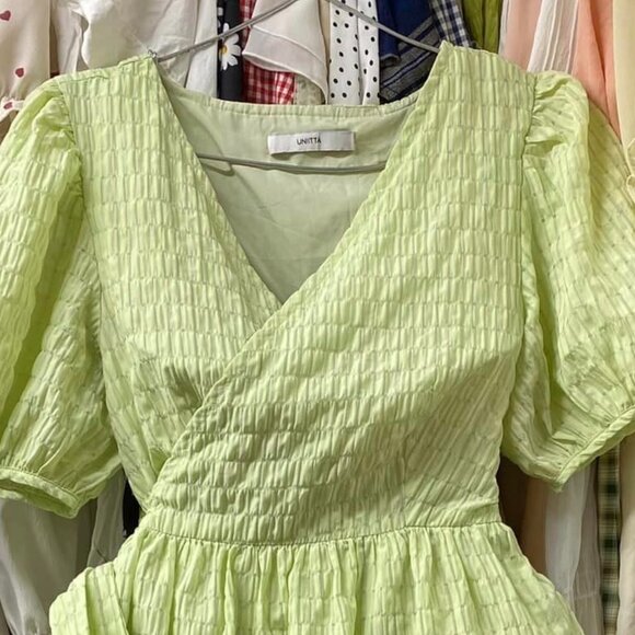 green dress - Picture 2 of 3